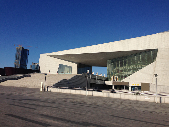 一次纯粹的公路半程马拉松赛、一次大众跑步的狂欢——太原马拉松日记