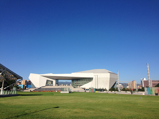 一次纯粹的公路半程马拉松赛、一次大众跑步的狂欢——太原马拉松日记