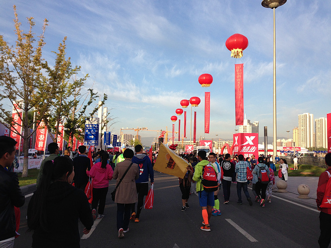 一次纯粹的公路半程马拉松赛、一次大众跑步的狂欢——太原马拉松日记