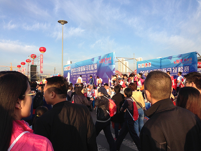 一次纯粹的公路半程马拉松赛、一次大众跑步的狂欢——太原马拉松日记