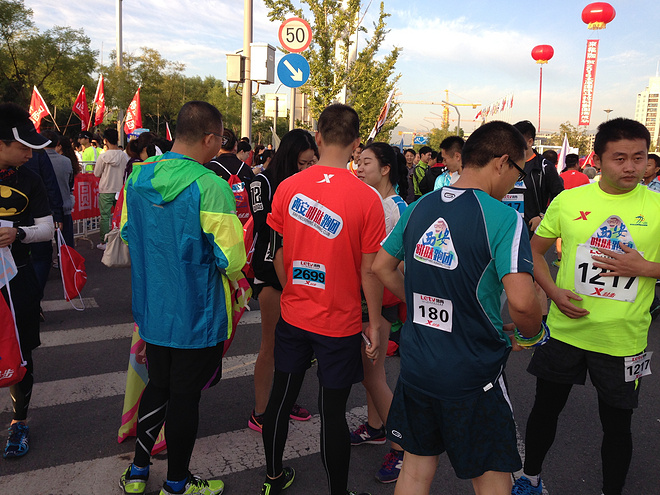 一次纯粹的公路半程马拉松赛、一次大众跑步的狂欢——太原马拉松日记