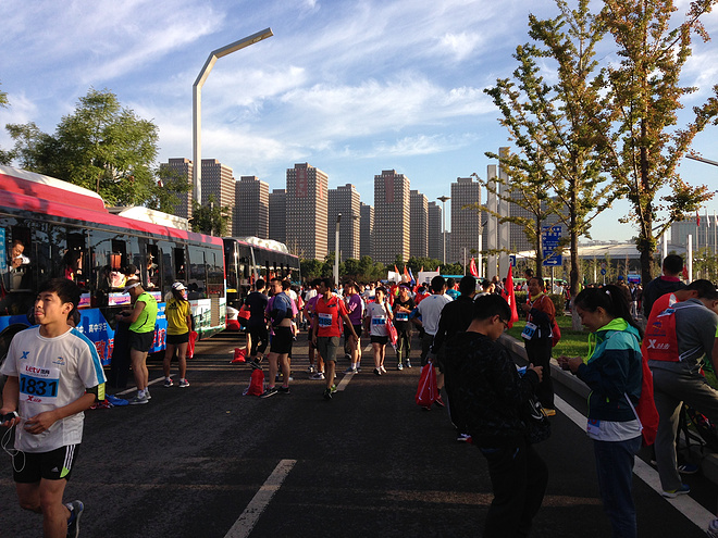 一次纯粹的公路半程马拉松赛、一次大众跑步的狂欢——太原马拉松日记