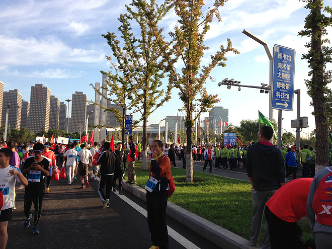 一次纯粹的公路半程马拉松赛、一次大众跑步的狂欢——太原马拉松日记