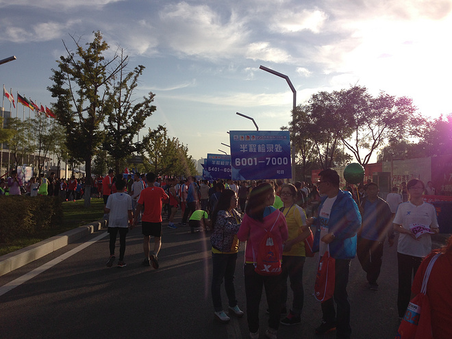 一次纯粹的公路半程马拉松赛、一次大众跑步的狂欢——太原马拉松日记