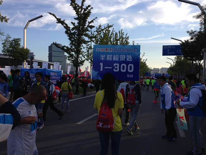 一次纯粹的公路半程马拉松赛、一次大众跑步的狂欢——太原马拉松日记