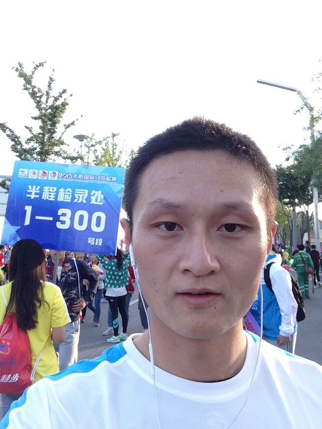 一次纯粹的公路半程马拉松赛、一次大众跑步的狂欢——太原马拉松日记