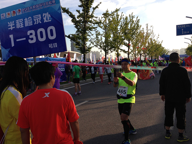 一次纯粹的公路半程马拉松赛、一次大众跑步的狂欢——太原马拉松日记