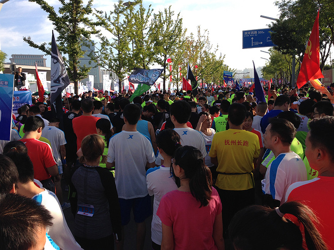 一次纯粹的公路半程马拉松赛、一次大众跑步的狂欢——太原马拉松日记