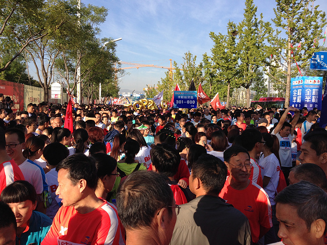 一次纯粹的公路半程马拉松赛、一次大众跑步的狂欢——太原马拉松日记