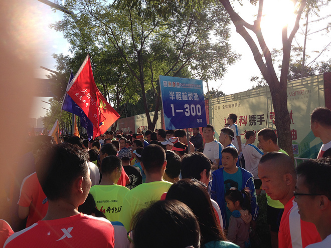 一次纯粹的公路半程马拉松赛、一次大众跑步的狂欢——太原马拉松日记