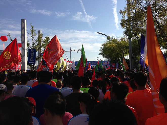 一次纯粹的公路半程马拉松赛、一次大众跑步的狂欢——太原马拉松日记