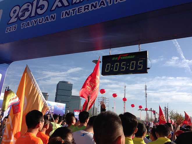 一次纯粹的公路半程马拉松赛、一次大众跑步的狂欢——太原马拉松日记