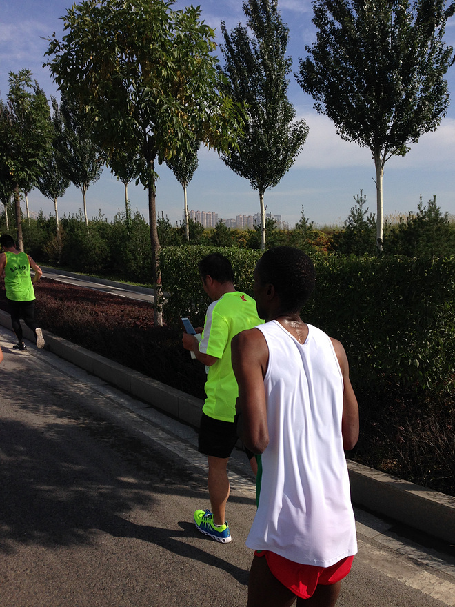 一次纯粹的公路半程马拉松赛、一次大众跑步的狂欢——太原马拉松日记