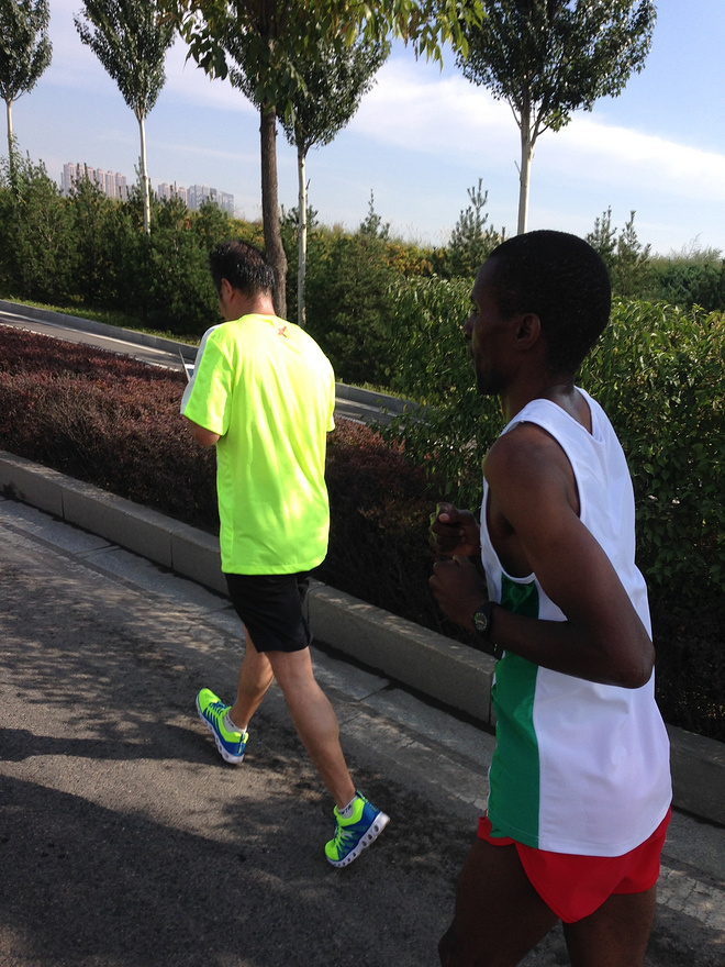 一次纯粹的公路半程马拉松赛、一次大众跑步的狂欢——太原马拉松日记