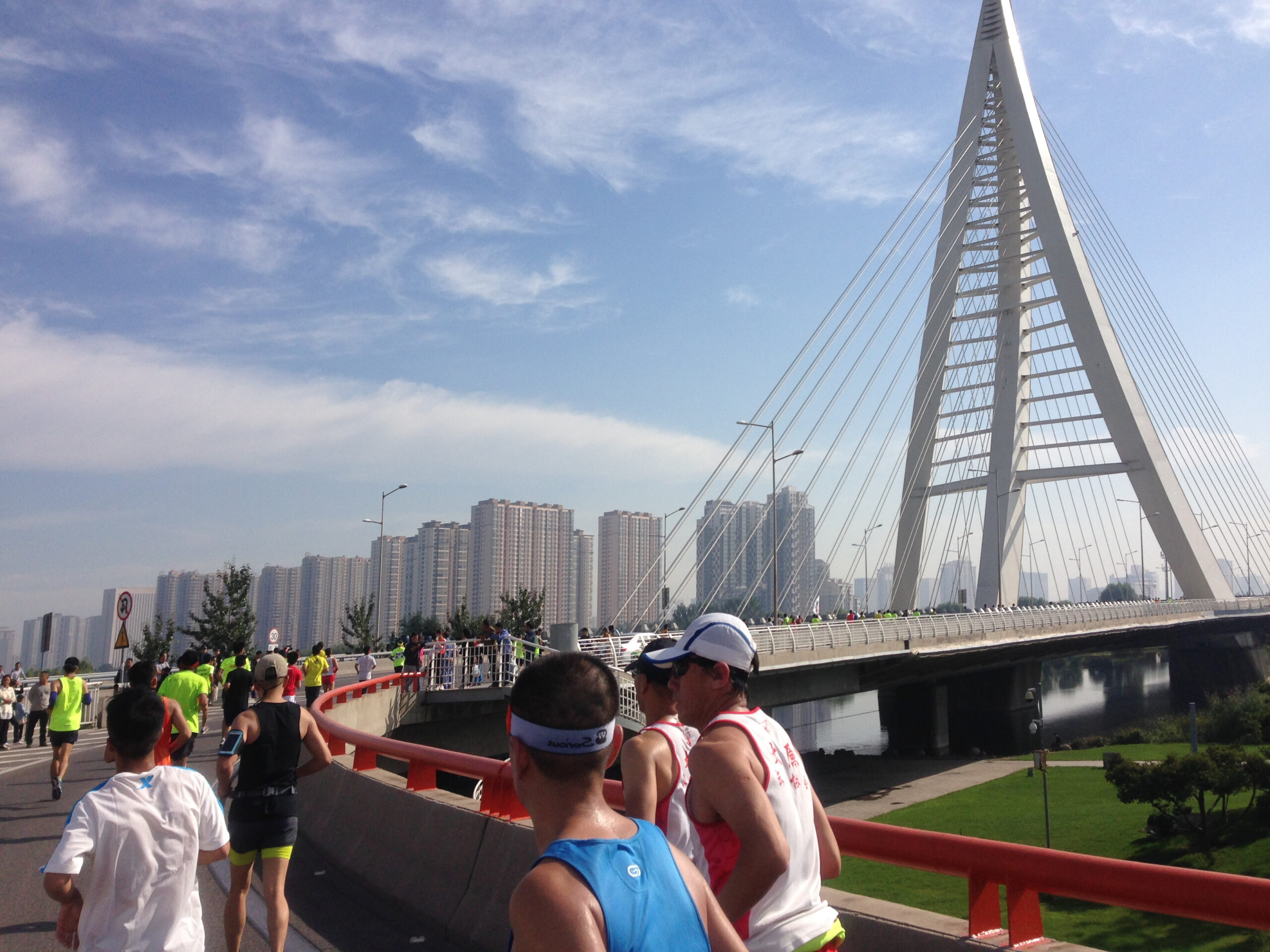 一次纯粹的公路半程马拉松赛、一次大众跑步的狂欢——太原马拉松日记