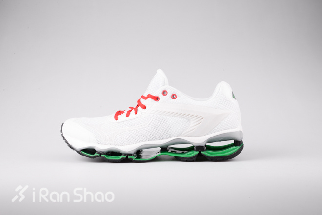 开箱 | 嘘！小心，据说这是一双看了会中毒的跑鞋