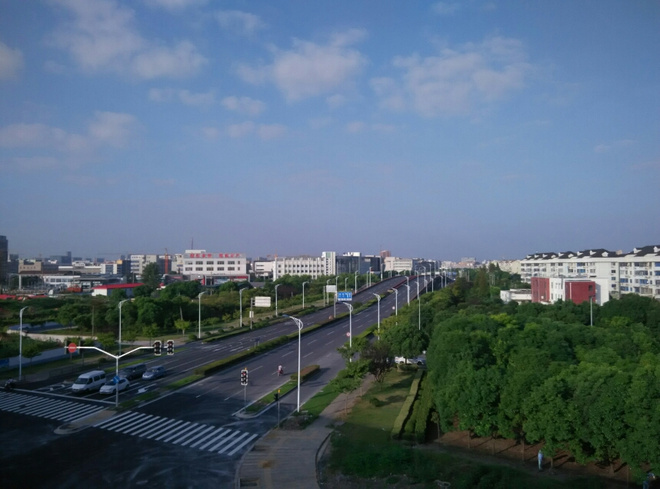 跑在高高的路上