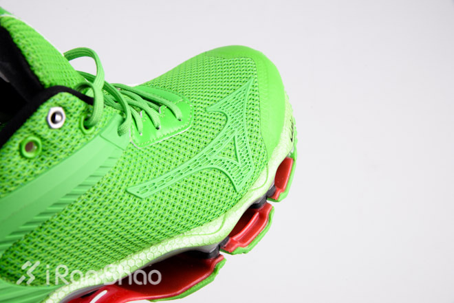 开箱 | 嘘！小心，据说这是一双看了会中毒的跑鞋