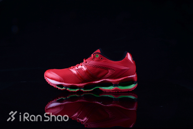 开箱 | 嘘！小心，据说这是一双看了会中毒的跑鞋