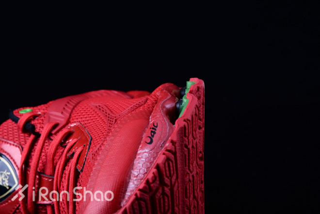 开箱 | 嘘！小心，据说这是一双看了会中毒的跑鞋