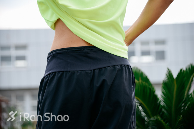 评测 |  adidas男款闪亮飘逸的跑步套装，让奔跑更加自由