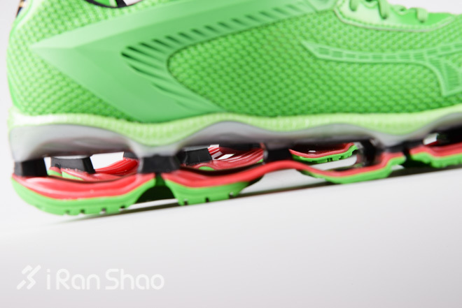 开箱 | 嘘！小心，据说这是一双看了会中毒的跑鞋