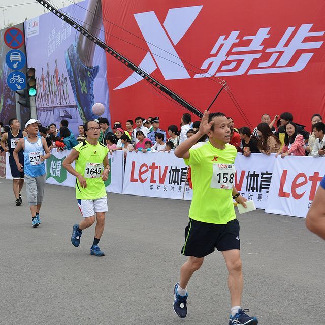 战战兢兢跑首马