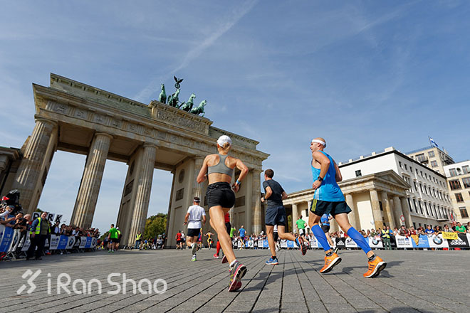 柏林战纪 | 穿过勃兰登堡门，柏林马拉松赛事报道