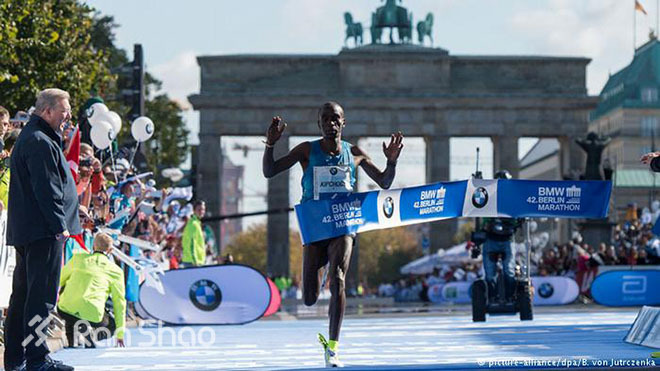 柏林战纪 | 穿过勃兰登堡门，柏林马拉松赛事报道