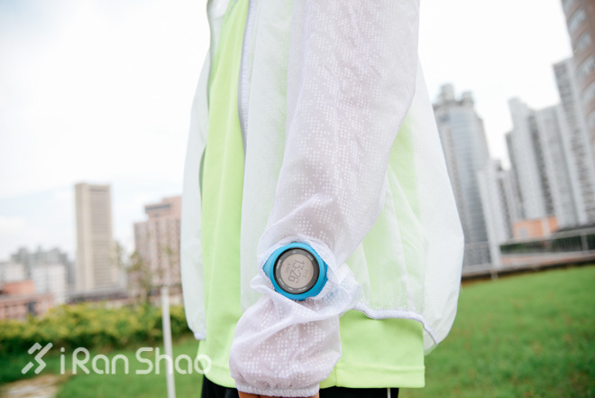 评测 |  adidas男款闪亮飘逸的跑步套装，让奔跑更加自由