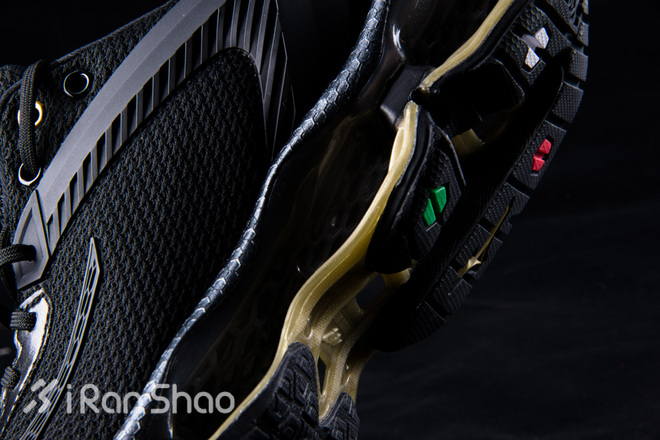 开箱 | 嘘！小心，据说这是一双看了会中毒的跑鞋