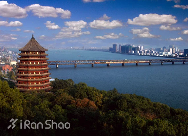 杭州马拉松 | 山外青山楼外楼，此时此刻正适合在杭州跑场马拉松