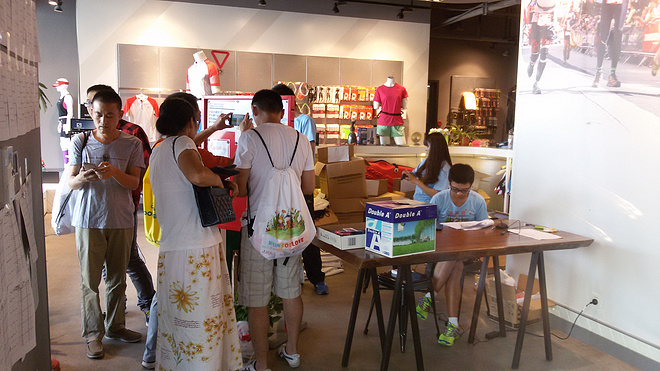 奔跑在秋天来时的路上---2015滴水湖24小时无间断慈善接力跑