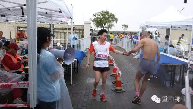 奔跑在秋天来时的路上---2015滴水湖24小时无间断慈善接力跑