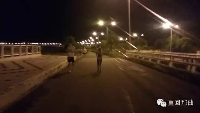 奔跑在秋天来时的路上---2015滴水湖24小时无间断慈善接力跑