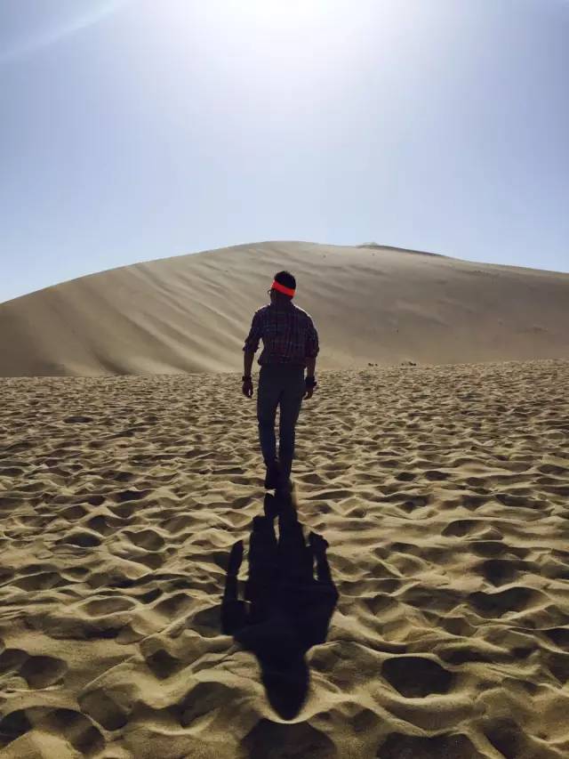 闭馆，车祸，不毛地 ｜ 2015敦煌马拉松2333之旅