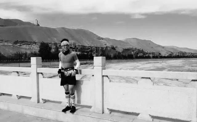 闭馆，车祸，不毛地 ｜ 2015敦煌马拉松2333之旅