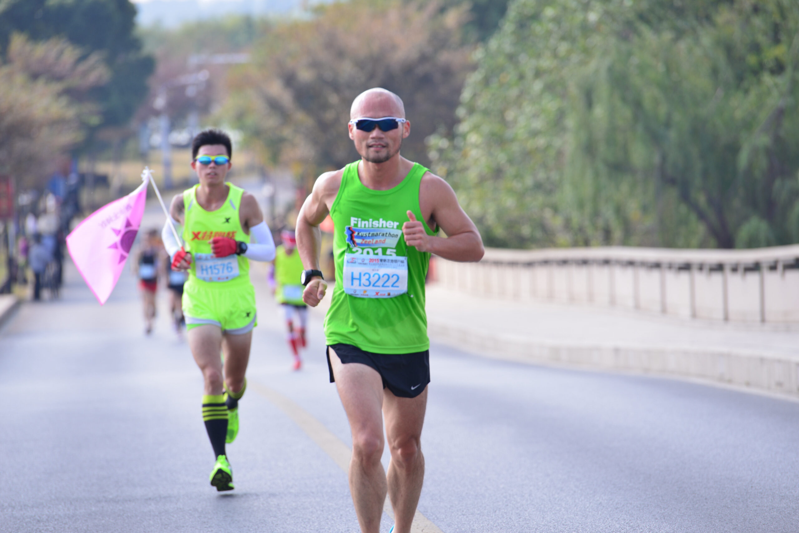 "我是为了一百块才到这里比赛"