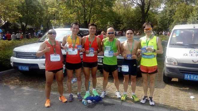 "我是为了一百块才到这里比赛"