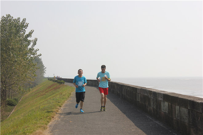 钱江追潮马拉松告诉你：最“潮”马拉松长什么样？