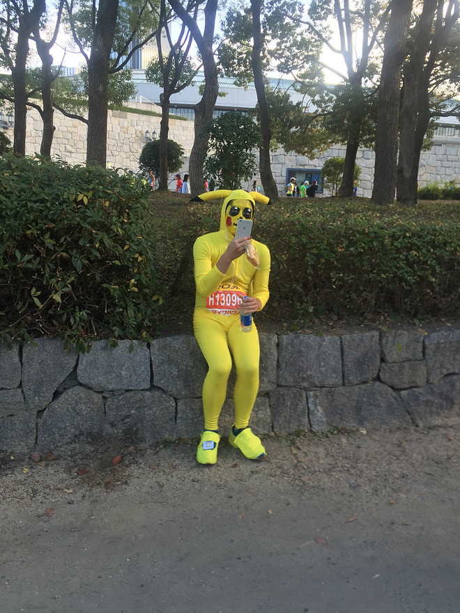 跑过彩虹色的大阪