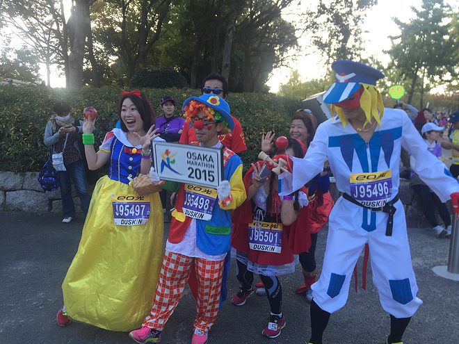 跑过彩虹色的大阪