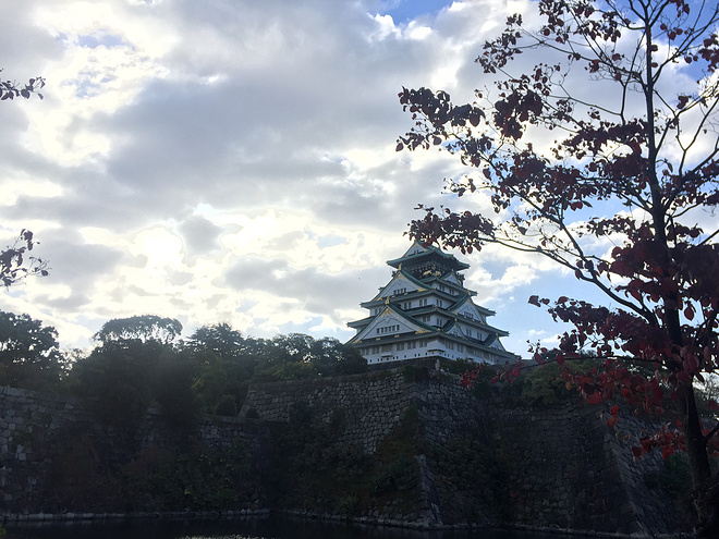 跑过彩虹色的大阪