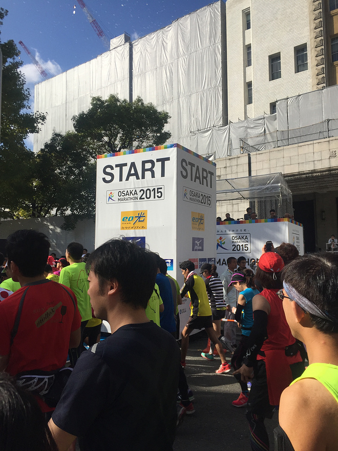 跑过彩虹色的大阪