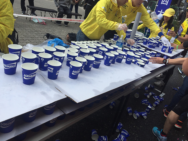 跑过彩虹色的大阪