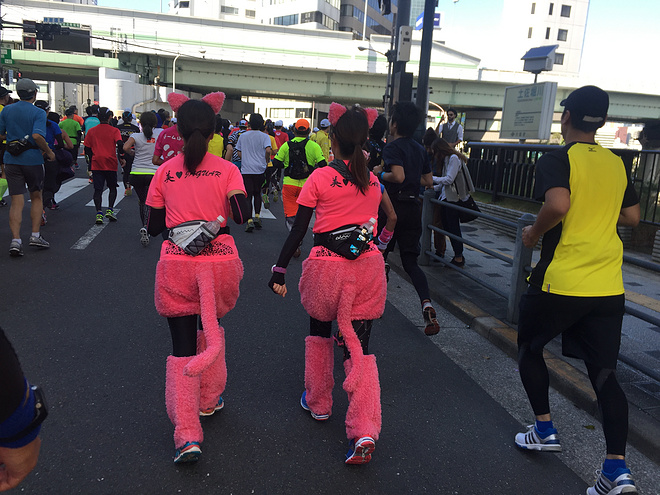 跑过彩虹色的大阪