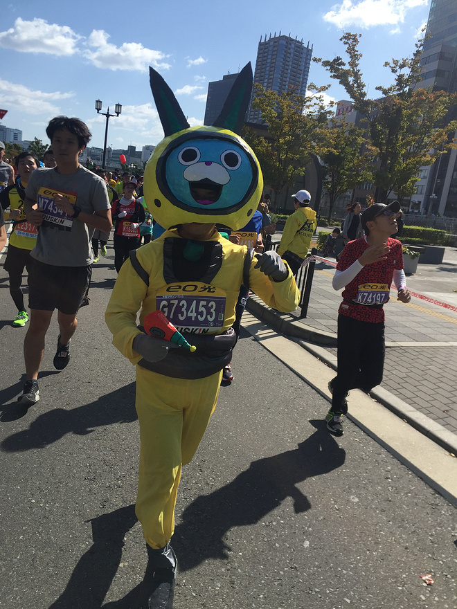 跑过彩虹色的大阪