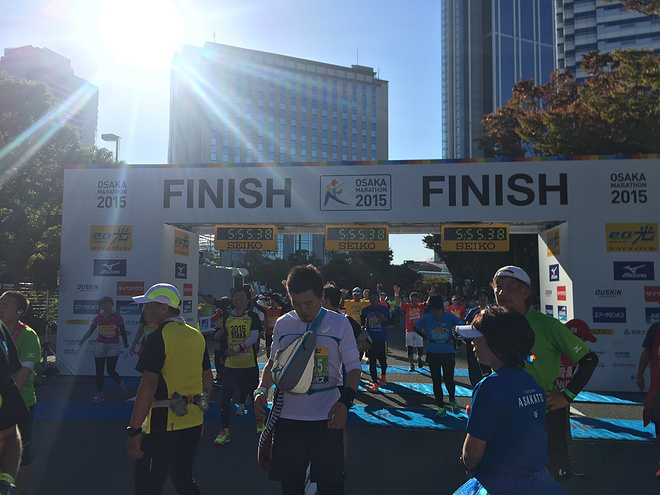 跑过彩虹色的大阪