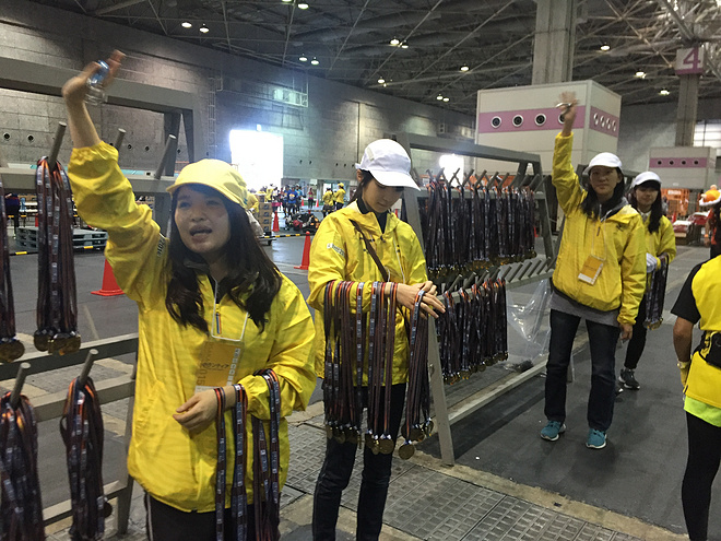 跑过彩虹色的大阪