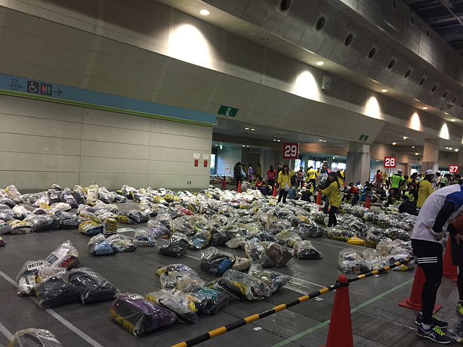 跑过彩虹色的大阪